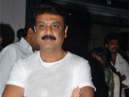 ఉరేసినా తప్పులేదు: ఆనంపై మండిపడ్డ నటుడు నరేష్