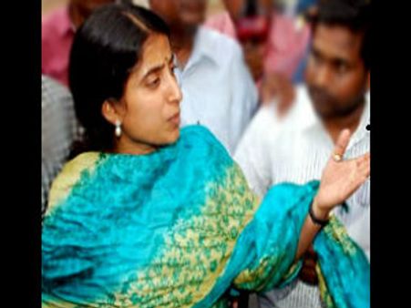 జగన్ భార్య భారతి రైటర్: సాక్షి డైలీలో ఆర్టికల్