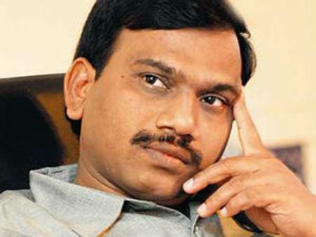 2జి స్కామ్: మన్మోహన్‌ సింగ్‌ను లాగుతున్న రాజా