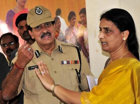 సబిత 'హోం'పై కన్నేసిన మంత్రులు వీరే (పిక్చర్స్)