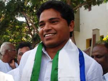 బంధువు కాదు రాబంధు: జగన్ ఎమ్మెల్యే మద్దాల