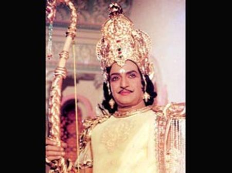  కాంగ్రెస్ ఫ్లెక్సీలో ఎన్టీఆర్: బాబుతో నందమూరి హీరో భేటీ