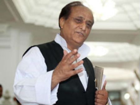 అమెరికాలో యుపి మంత్రి ఆజంఖాన్‌కు అవమానం