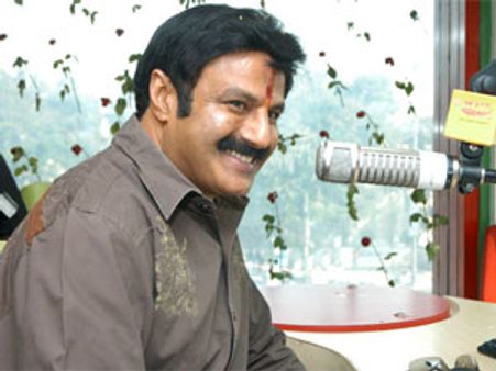 చంద్రబాబు సభ: విశాఖకు చేరుకున్న బాలయ్య