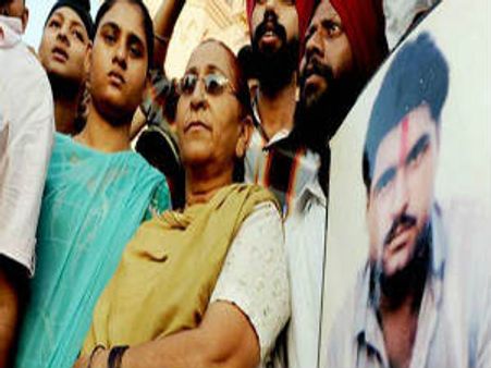 సరబ్‌జిత్ బతికే ఛాన్స్ తక్కువే: చంపాలనే ఈ దాడి