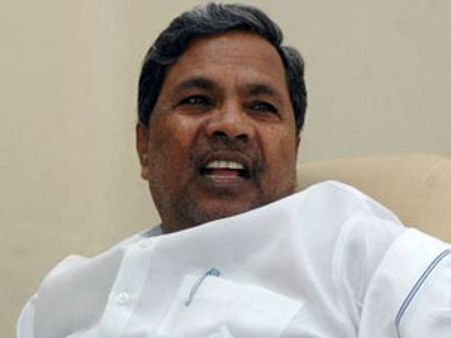 కర్నాటక సిఎంగా సిద్ధరామయ్య, డిసిఎంలుగా ఇద్దరు