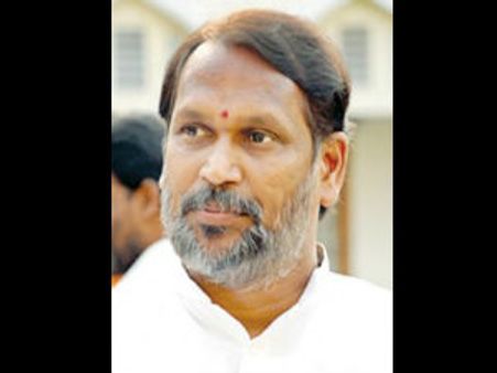 పురంధేశ్వరిపై కొణతాల ఫైర్: కిరణ్ రెడ్డికి సిఆర్ చేయి