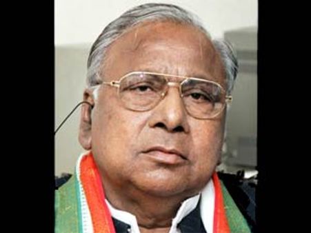 కిరణ్‌కు ఢిల్లీ రాజీనామాల సెగ: విహెచ్, శంకరన్న ఫైర్