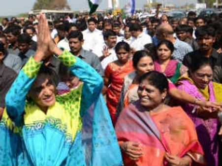  కాంగ్రెస్ పెంపుడు కుక్క: సిబిఐపై షర్మిల ఘాటు వ్యాఖ్య