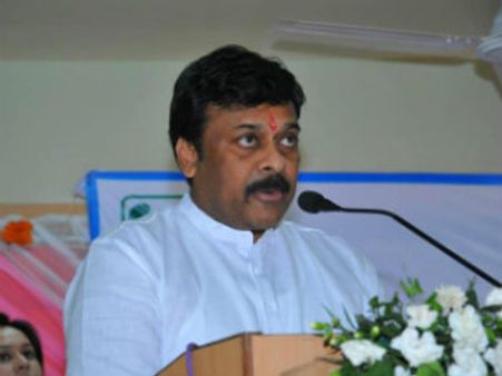 చెర్రీ గొడవ, సిఐడి దాడులు: వెనక్కి తగ్గిన చిరు?