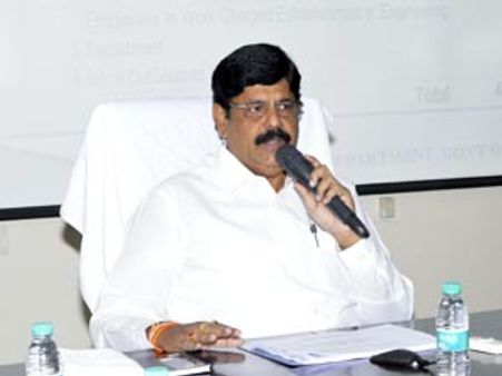 బయ్యారం దోపిడీకి జగన్ కుట్ర, షర్మిల యాత్ర: ఆనం