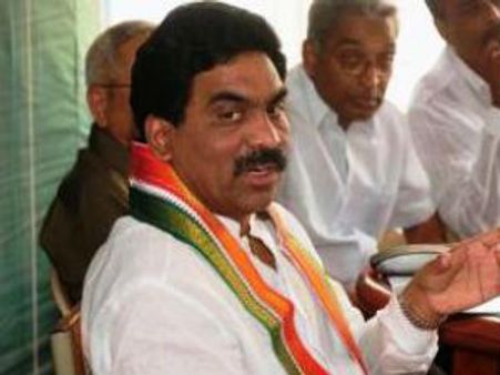  లగడపాటికి చేదు అనుభవం: గాయపడిన గన్‌మన్