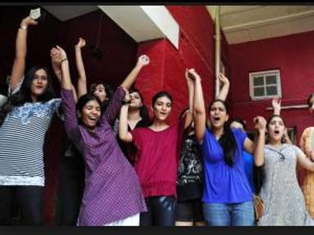 ఎస్‌ఎస్‌సి ఫలితాలు విడుదల: బాలికలదే పైచేయి