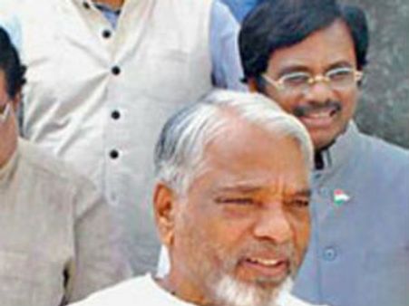 చాకో వ్యాఖ్యల ఎఫెక్ట్: టిఆర్ఎస్‌ల చేరికపై ఎంపీల చర్చ