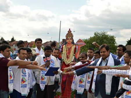 లండన్‌లో తెలంగాణ తల్లి విగ్రహం