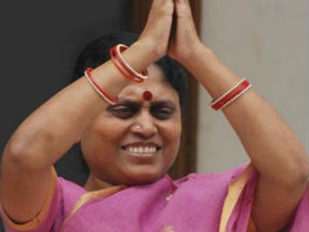 జగన్ పార్టీని రానిస్తే..!: విజయమ్మ రాకపై తెరాస టెన్షన్