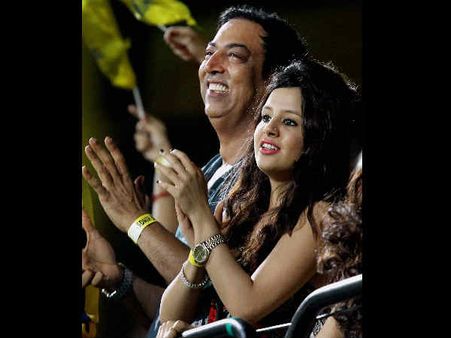 చెన్నై ఓనర్ అల్లుడితో టచ్‌లో విందూ?: ధోనీ భార్యతో...