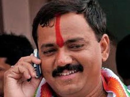 చంద్రబాబుతో భేటీ చిక్కులు: చీఫ్ విప్ గండ్ర వివరణ