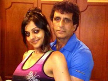 స్పాట్ ఫిక్సింగ్‌లో పాక్ అంపైర్: ఓ జట్టు పాత్రపై ఆరా