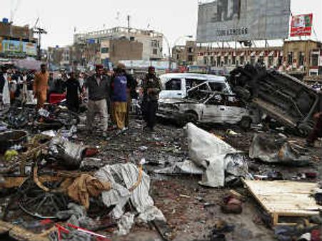 పాకిస్తాన్‌లో బాంబు పేలుడు, 12 మంది మృతి