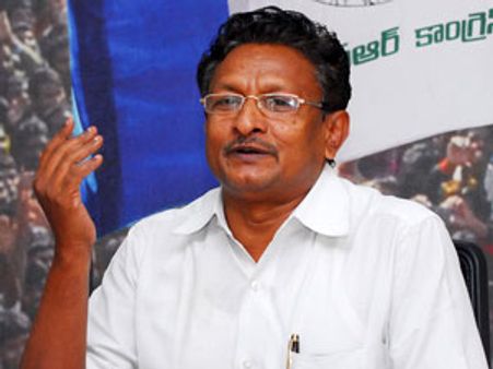 ఎలా కొన్నారు: కిరణ్, బొత్సలకు జగన్ పార్టీ నేత ప్రశ్న