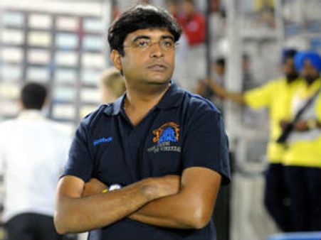 గురునాథ్‌పై బావమరిది సంచలనం: చిక్కుల్లో శ్రీశాంత్