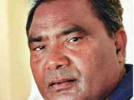 క్రూరత్వం: మహేంద్రకర్మ శవంపై పొడిచి డ్యాన్స్ చేశారు