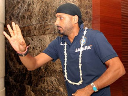 స్పాట్ ఫిక్సింగ్: భజ్జీ, చెన్నై ఆటగాళ్లను విచారిస్తారా?