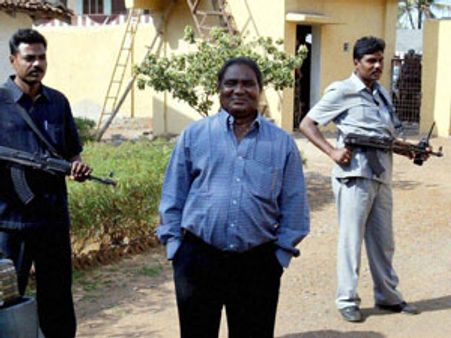 కర్మని 78సార్లు గాయపర్చి చంపిన మహిళా మావోలు