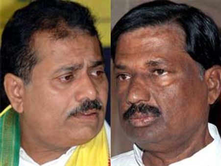 రాజీనామా: విప్ మీద ఎమ్మెల్యేలపై టిడిపి కొత్త ట్విస్ట్