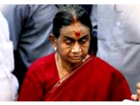 2జి స్కామ్: కరుణానిధి సతీమణికి కోర్టు సమన్లు