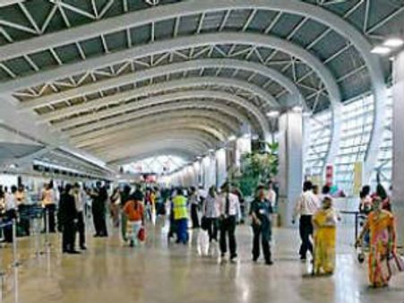 పారిపోతున్న బుకీ ముంబై విమానాశ్రయంలో అరెస్ట్