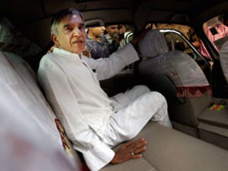 బన్సల్‌ను మూడు గంటలు ప్రశ్నించిన సిబిఐ