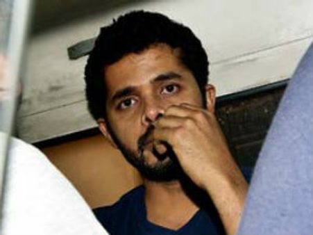 పూజలు, ఉపవాసాలతో లక్ పరీక్షించుకుంటున్న శ్రీశాంత్