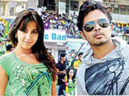 పార్టీకి ఎందుకెళ్లానా?: శ్రీశాంత్‌తో డ్యాన్స్‌పై నటి సంజన