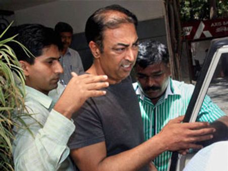 కుంద్రా చాలా మంచోడు, బుకీలను పట్టుకోండి: విందూ