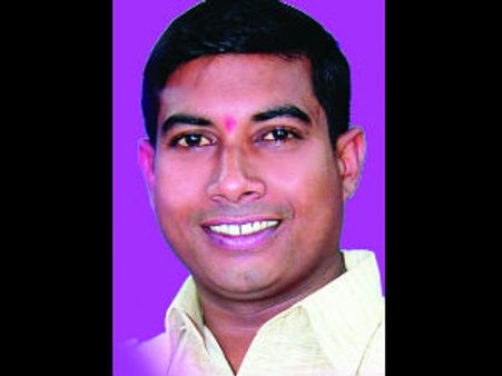 విభేదాలు: కెసిఆర్ సభలో తెరాస నేత ఆత్మహత్య