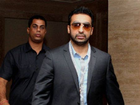 స్టుపిడ్: శిల్పా భర్త కుంద్రాపై లేలే, షాక్‌కు గురైన జగ్దాలే