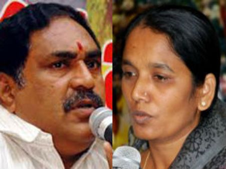 టిడిపి నేతల ఆందోళన, అరెస్ట్: బాధలేదని ద్వారంపూడి