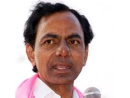 చెప్పులు మోస్తున్నారు: టి నేతలపై కెసిఆర్, కెకెకు షాక్