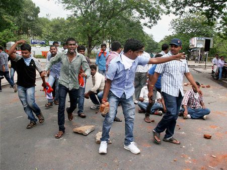 రగులుతున్న ఓయు: అసెంబ్లీలోకి చొచ్చుకెళ్లే యత్నం