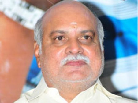 రాఘవేంద్రరావుకు దెబ్బ: సినీమాక్స్ ల్యాండ్ వెనక్కి