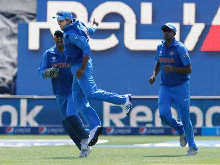 పిక్చర్స్: ఫీల్డింగులో అదరగొడుతున్నారు