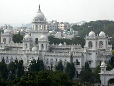 సభ నుంచి తెరాస, వైయస్సార్సీపి ఎమ్మెల్యేల సస్పెన్షన్