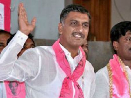 లగడపాటి ల్యాంకో పైన కేసే వేయలేదు: ఎర్రబెల్లికి హరీష్