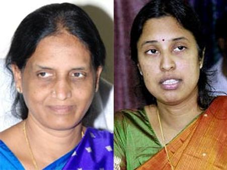 కోర్టుకు సబిత, అంబులెన్స్‌లో శ్రీలక్ష్మి: శంకరన్నపై కేసు