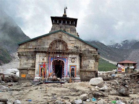 కేదార్‌నాథ్ గుడి గంటకు వేలాడతూ 9 గంటలు