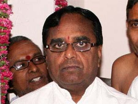 పొన్నాల కేసు రిజర్వ్, ధర్మానపై సుప్రీం కోర్టుకు సిబిఐ