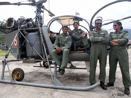 సహాయ చర్యల్లో యువజంటలు: రాష్ట్ర జవాన్ మృతి