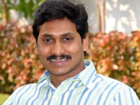 పార్టీని వీడను: జగన్‌ను విడిచేది లేదన్న బాబాయ్